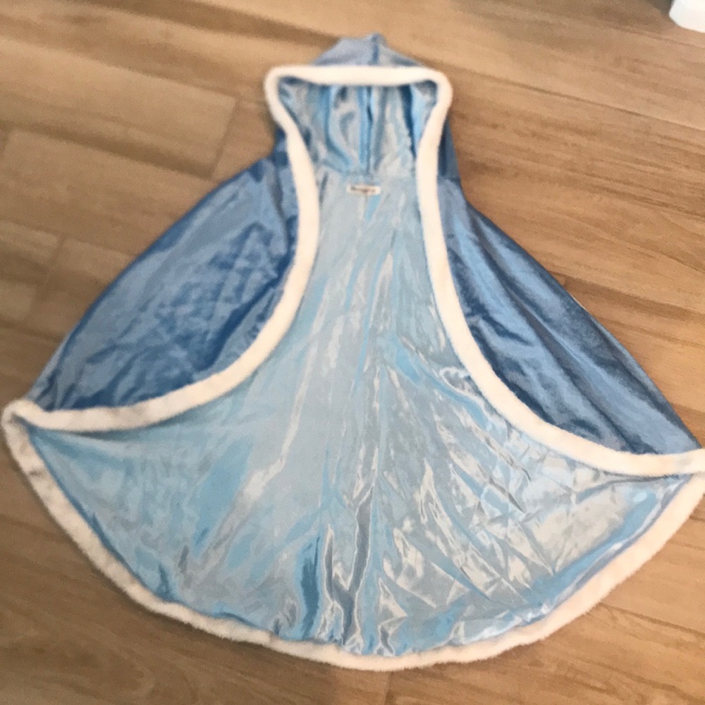 Elsa Cape- like new!!